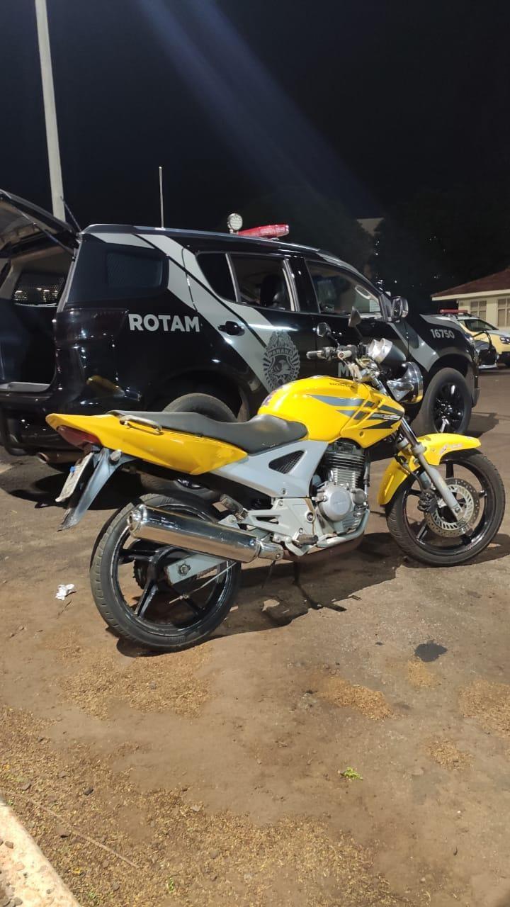 ROTAM APREENDE MOTOCICLETA COM DÉBITOS NO JARDIM PROGRESSO.