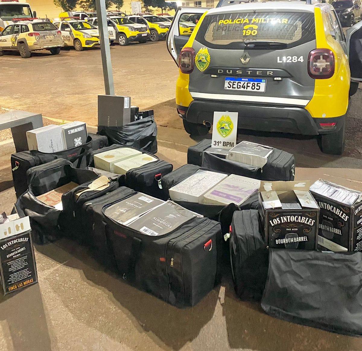 POLICIA MILITAR APREENDE VARIAS CAIXAS DE VINHO DE ORIGEM ARGENTINA EM BAGAGEIRO DE ÔNIBUS NA RODOVIÁRIA DE FORMOSA DO OESTE.
