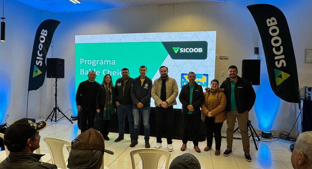 Sicoob Médio Oeste apresenta Programa Balde Cheio para produtores de Formosa do Oeste