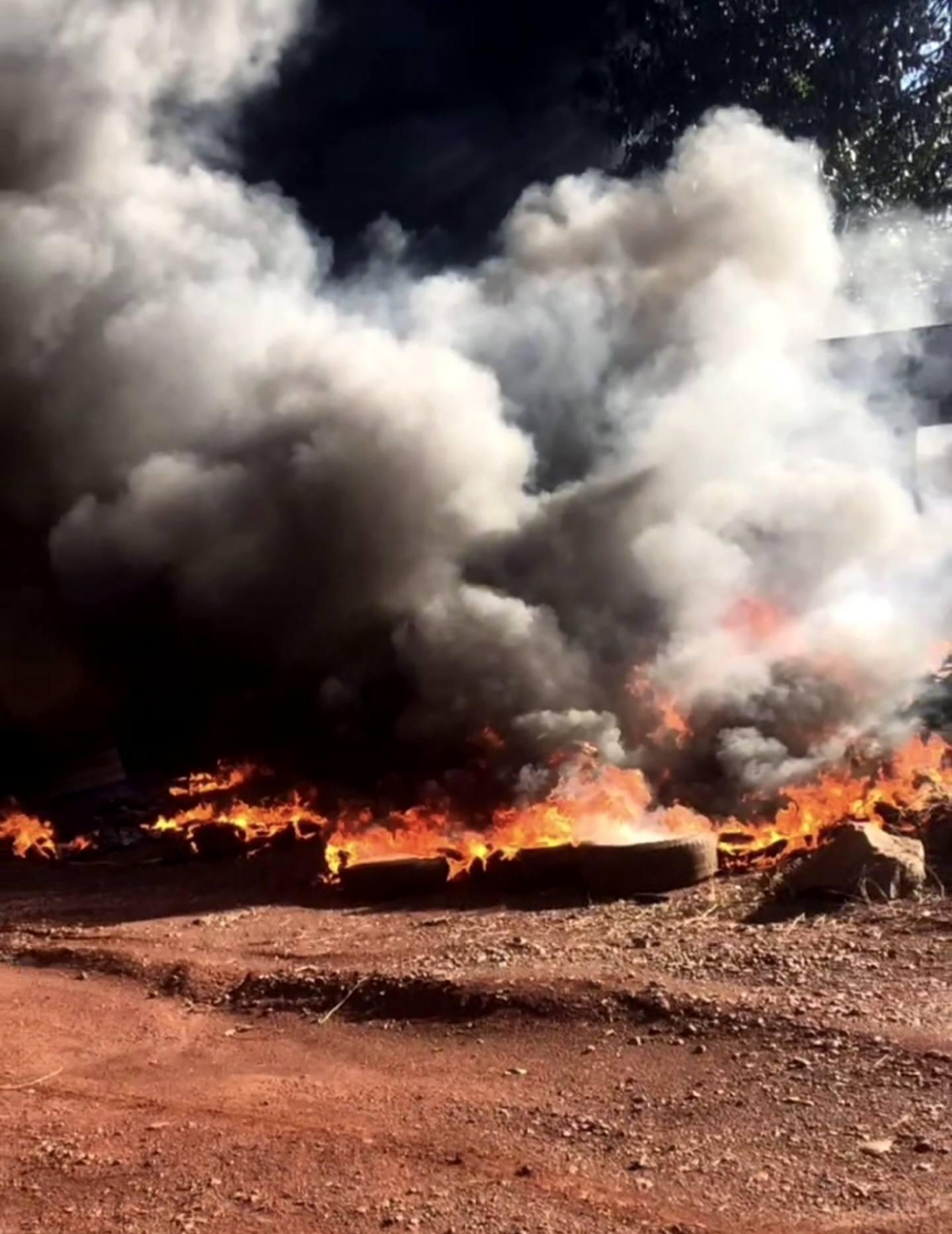 INCÊNDIO AMBIENTAL MOBILIZA EQUIPE DA DEFESA CIVIL NA TARDE DO DIA (30).