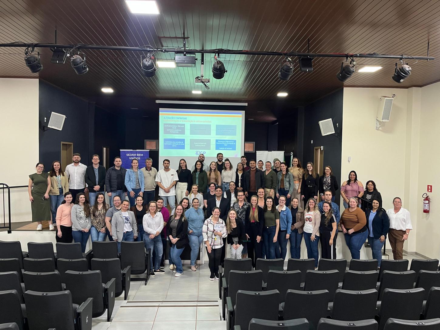 Servidores de Maripá participam de capacitação sobre fiscalização e gestão de contratos pela nova Lei de Licitações