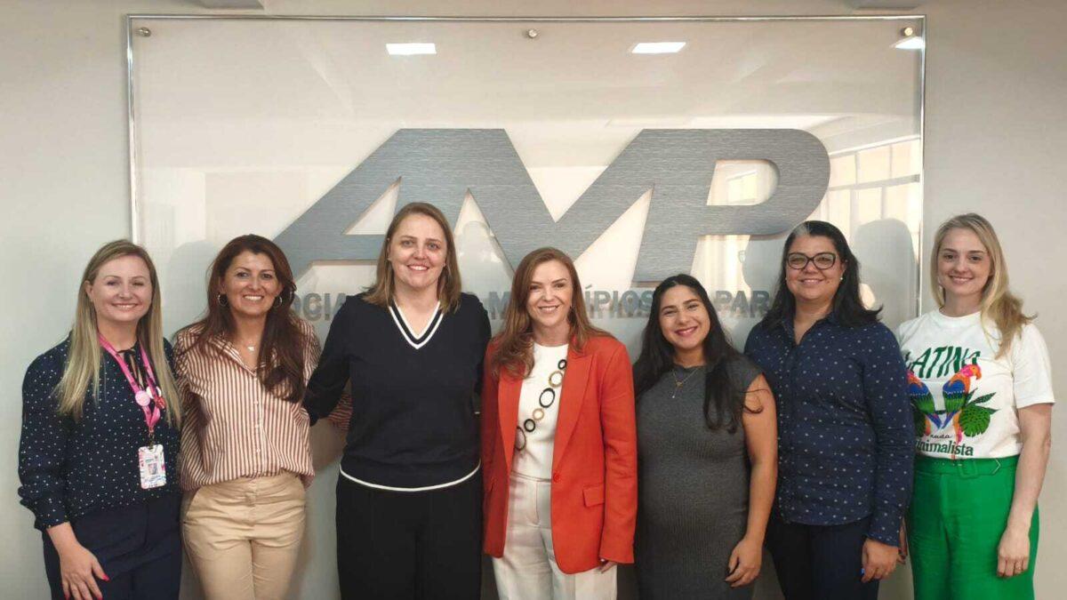 Secretária Leandre dal Ponte reúne-se com AMP para fortalecer políticas institucionais voltadas às mulheres nos municípios do Estado