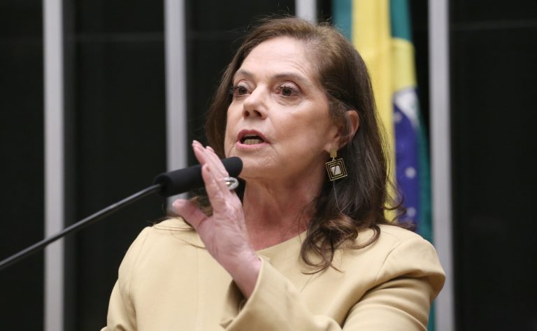 Câmara aprova projeto que obriga o SUS a oferecer acesso a terapias avançadas contra o câncer