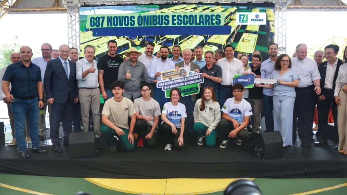 Governo do Estado inicia entrega de 687 ônibus escolares para 340 municípios