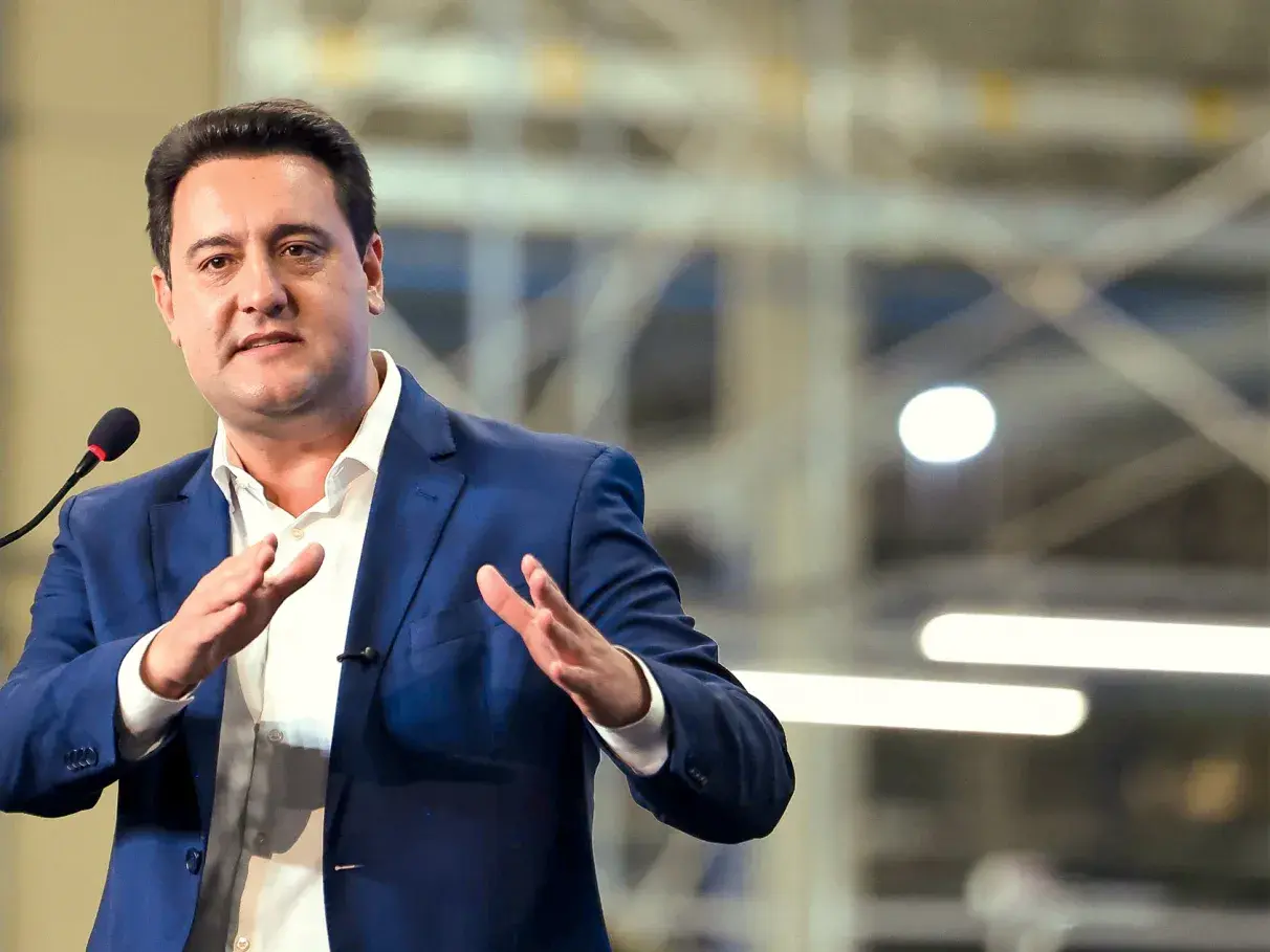 O que levou Ratinho Junior a desistir da pré-candidatura à Presidência da República