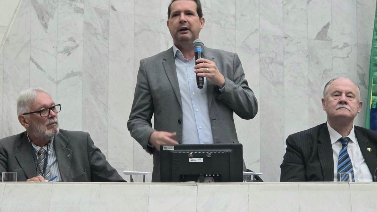 Presidente da AMP, Marcel Micheletto, participa da sessão comemorativa aos 90 anos do IBGE
