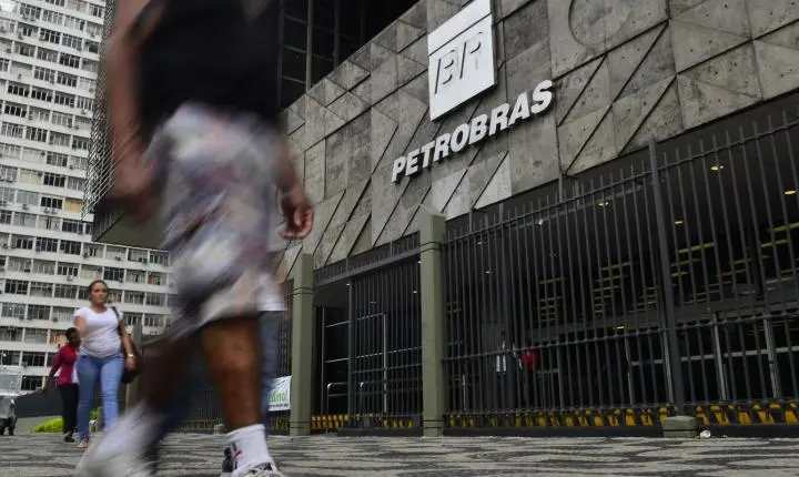 Petrobras diz que está entregando todo o combustível produzido