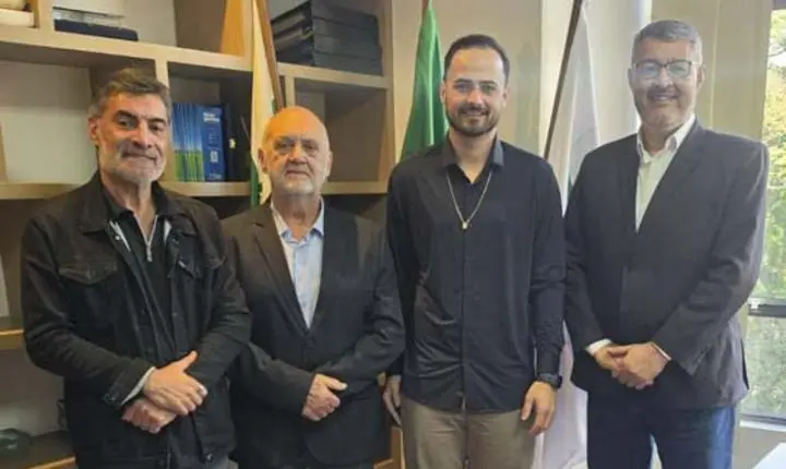 Prefeito de Novo Itacolomi, João Pedro, visita AMP