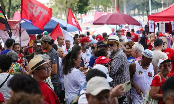 Sindicatos realizam ato pelo direito ao descanso e fim da escala 6x1 